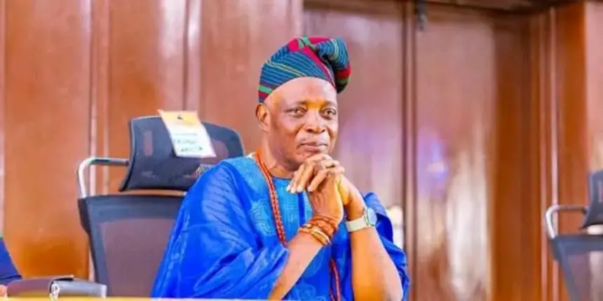 Olubadan Installs 14 New Mogajis, 8 Baales, Cautions Them on Ibadan Security
