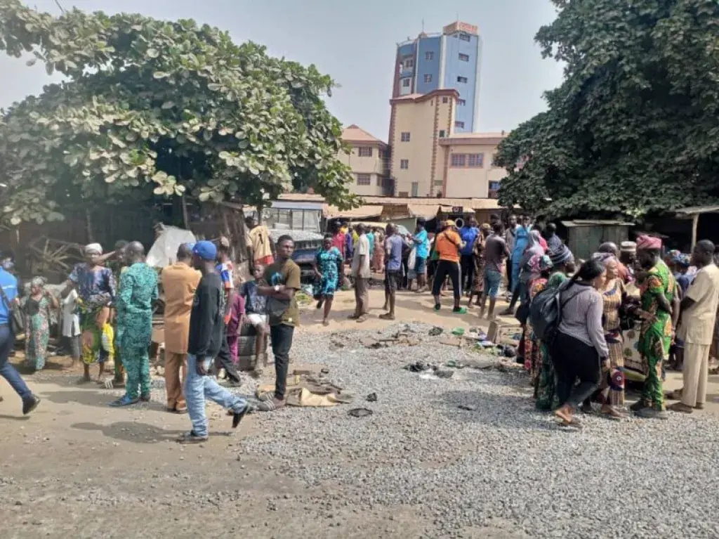 Many Feared Dead as Granite Laden-Truck Lost Control in Ibadan